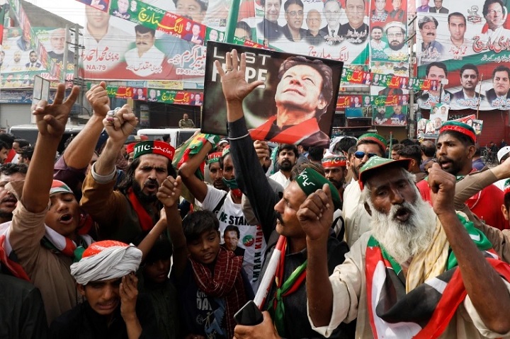 باكستان.. مسيرة أنصار عمران خان